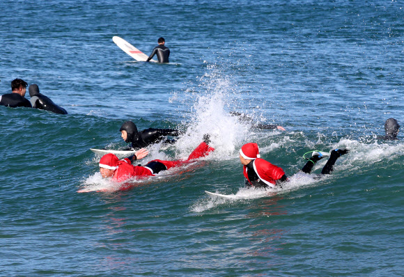 오늘은 루돌프 대신 파도
