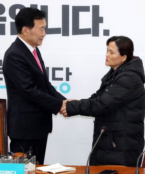 손학규 대표 만난 고 김용균 군 어머니