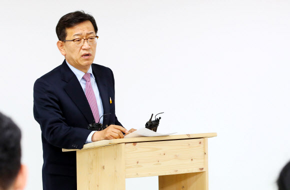 김태우 수사관 석동현 변호사 기자회견