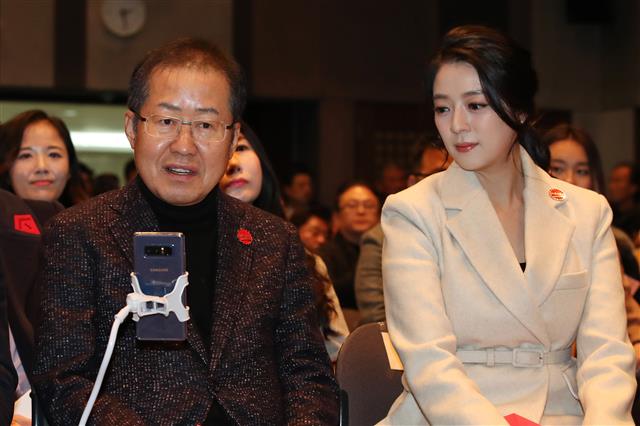 홍준표 ‘실시간 TV홍카콜라’