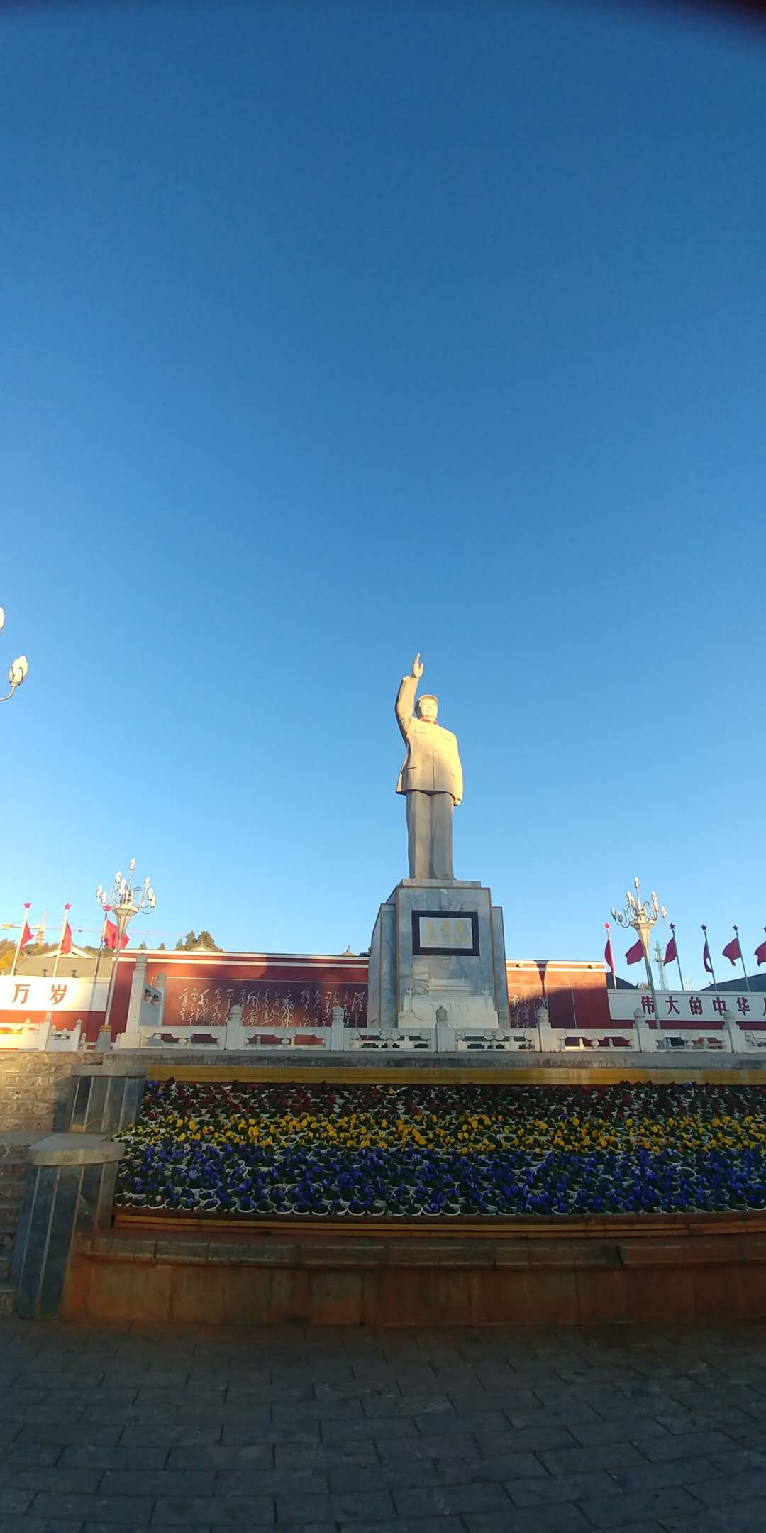 중국 윈난성 리장 고성에 세워진 마오쩌둥의 동상