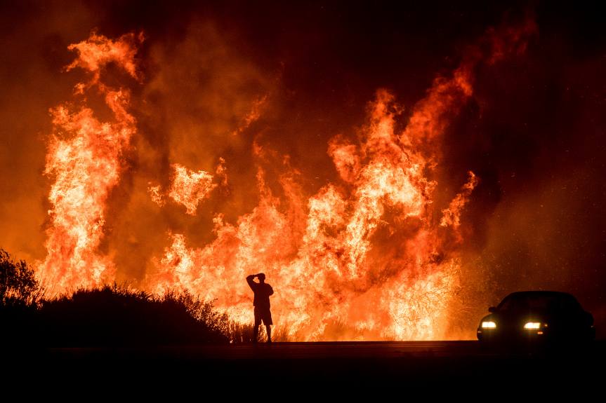 지난 11월 미국 캘리포니아주를 덮친 산불은 엄청난 재산피해를 입혔다. 매년 강해지는 미국 서부 산불은 기후변화가 주요 원인으로 꼽힌다. AP연합