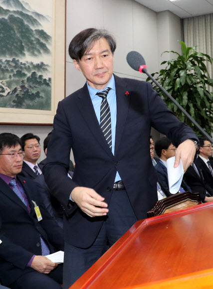 조국 민정수석 ‘업무보고를 위해’