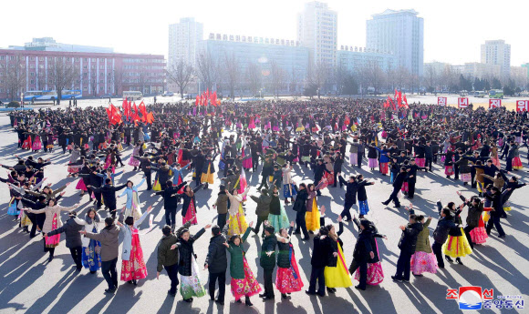북한 김정은 추대 7주년 청년무도회