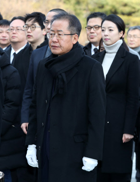 홍준표 전 대표, 새해 첫날 현충원 참배