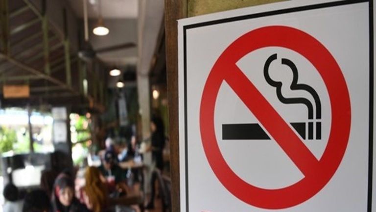 말레이시아의 한 음식점에 붙어있는 금연 표지판  채널뉴스아시아 캡처  