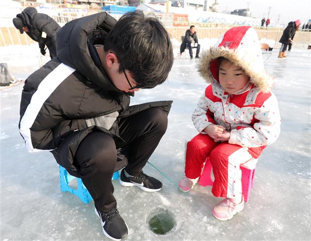 ‘오빠 송어 잡을 수 있을까?’