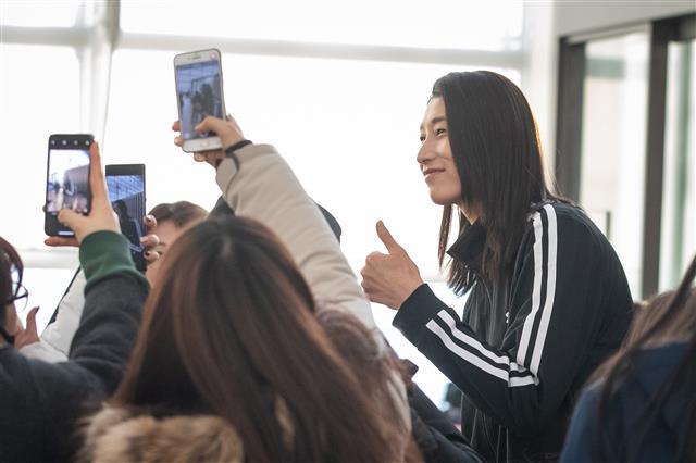 김연경 ‘팬들 향해 엄지척’