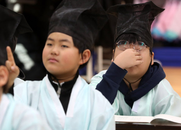 졸리는 ‘사자소학’ 시간