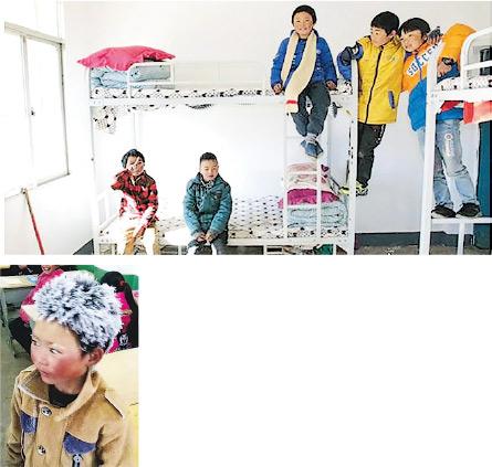 1년 전 눈송이 소년 사진(아래)과 새집에서 활짝 웃고 있는 왕후만(사진 위 가운데) 출처:홍콩 명보