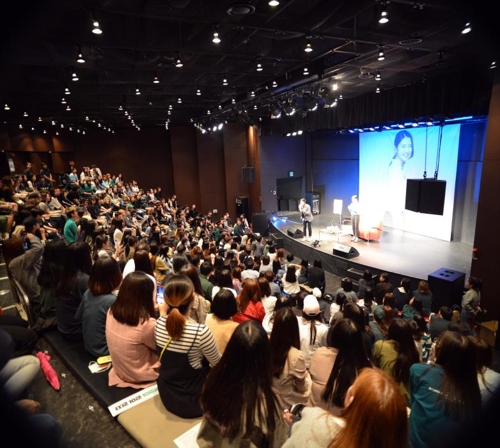 지난해 5월 22일 서울 송파구 올림픽공원 올림픽홀에서 열린 심석희 선수의 첫 팬미팅 행사. 2018.5.22 <br>연합뉴스