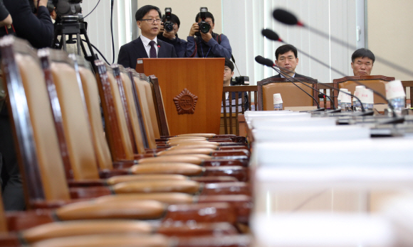 조해주 중앙선거관리위원회 위원후보자에 대한  국회 행정안전위원회 인사청문회가 야당의원들이 불참한 가운데 열렸다. 2019.1.9. 김명국선임기자 daunso@seoul.co.kr