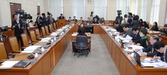 조해주 중앙선거관리위원회 위원후보자에 대한  국회 행정안전위원회 인사청문회가 야당의원들이 불참한 가운데 열렸다. 2019.1.9. 김명국선임기자 daunso@seoul.co.kr