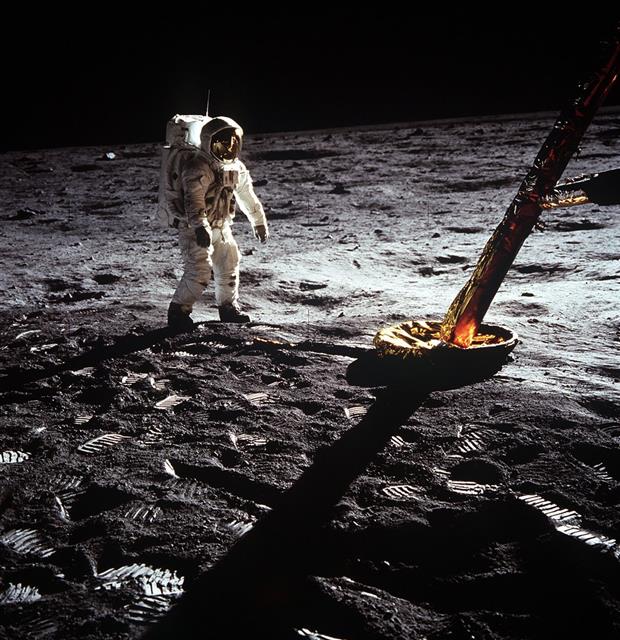 오는 7월 20일은 아폴로 11호가 달에 착륙해 인류가 최초로 달에 발을 내디딘 지 50년이 되는 날이다.  미국 항공우주국(NASA) 제공