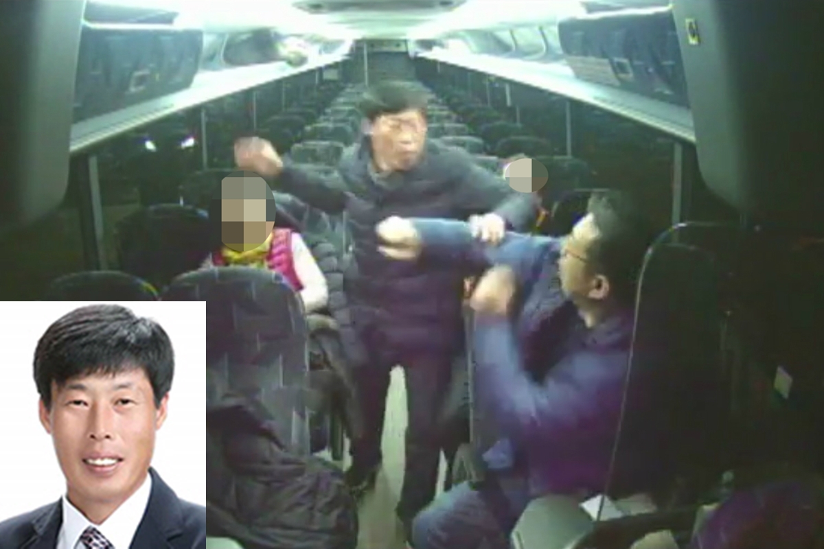 박종철 경북 예천군 의원이 12월 23일 외국 연수 중 버스 안에서 가이드를 폭행하는 상황이 담긴 CCTV 장면. 2019.1.9