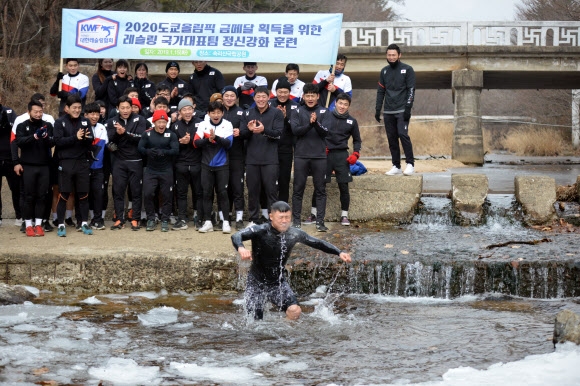 박창순 총감독 ‘2020 올림픽 승리 위해 입수!’