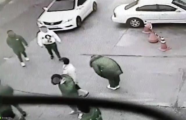 90도 인사하는 조폭