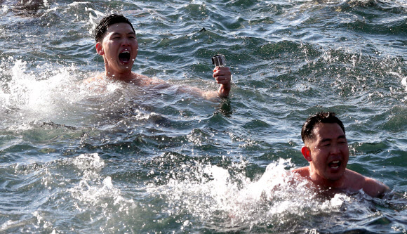 “춥지 않습니다.”