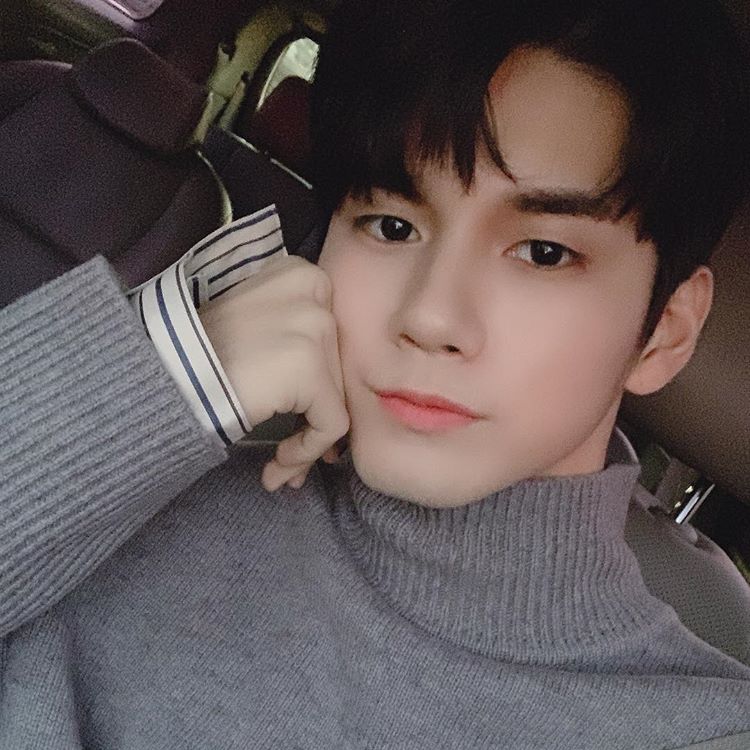 옹성우 인스타그램 캡처