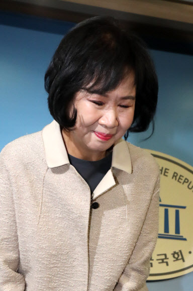 인사하는 손혜원 의원