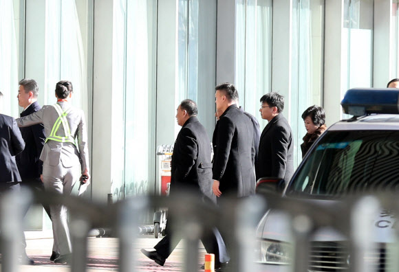 귀국길 오르는 김영철 북한 노동당 부위원장