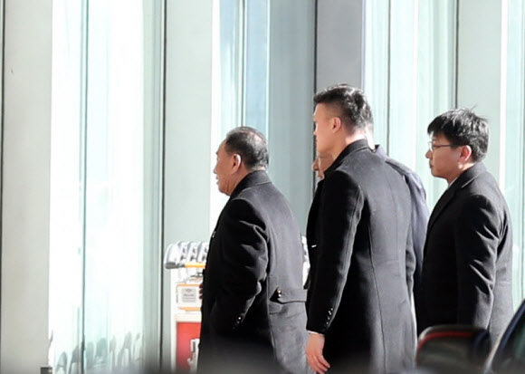 귀국하는 김영철 북한 노동당 부위원장