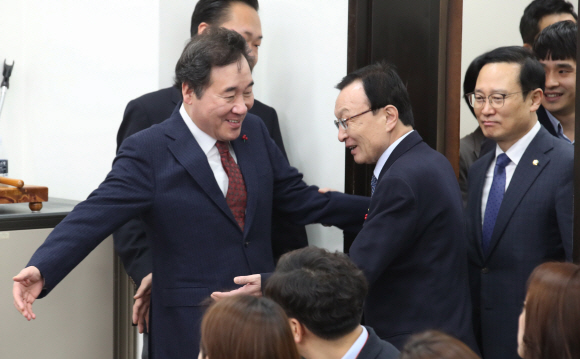 2일 국회에서 새해 첫 고위 당정청 회의가 열려 현안에 대하여 논의했다. 2019.1.22. 김명국선임기자 daunso@seoul.co.kr