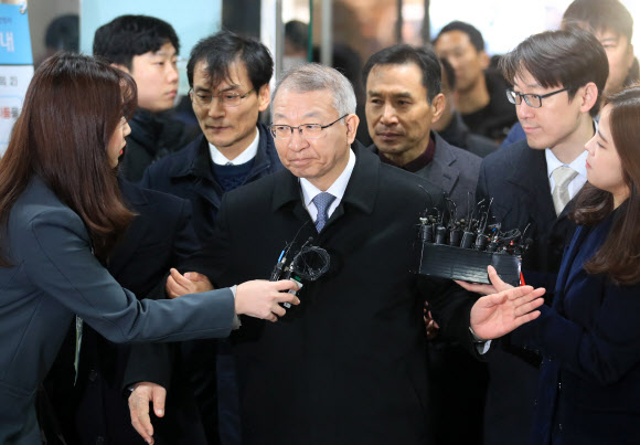 양승태, 오늘도 포토라인 패싱