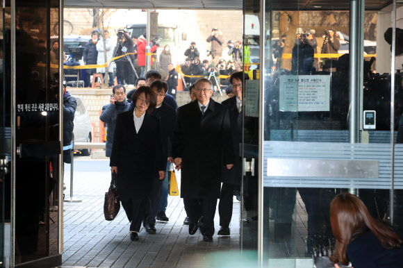 구속 기로에 선 양승태 전 대법원장