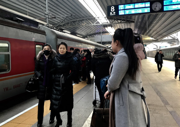 북한 친선 예술단 베이징 도착