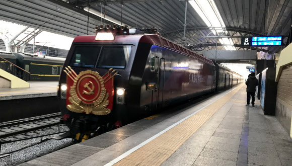 북한 친선 예술단 태운 열차 베이징 도착