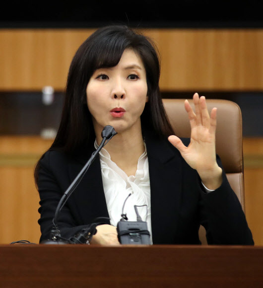 안태근 구속 관련 기자회견 하는 서지현
