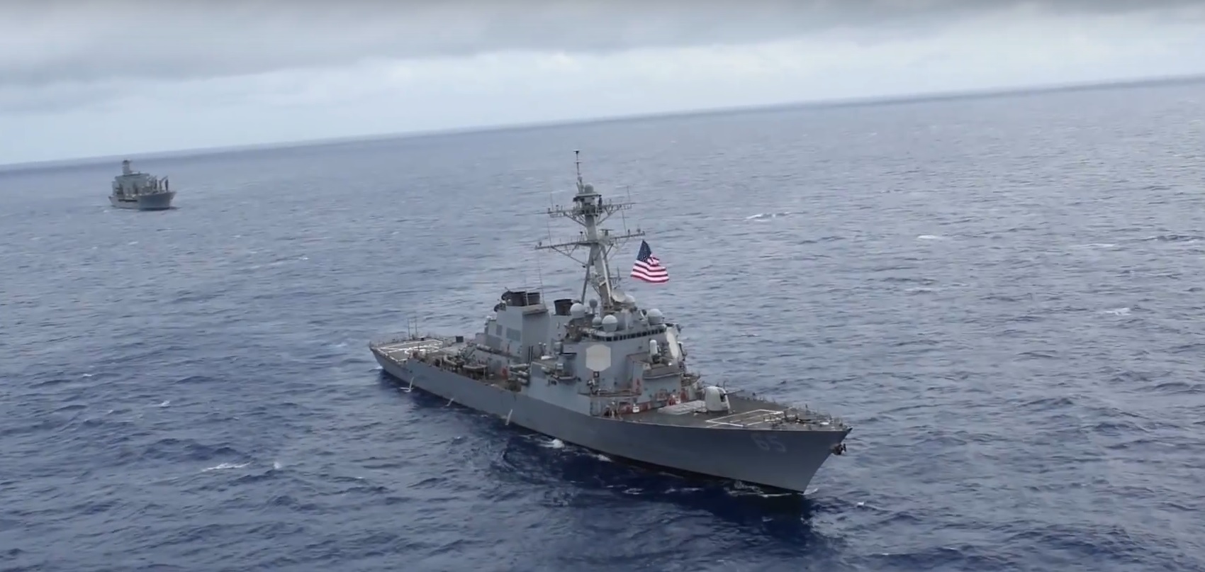 대만 해협을 통과하는 미 해군 구축함 함대  유에스밀리터리뉴스 화면 캡처  