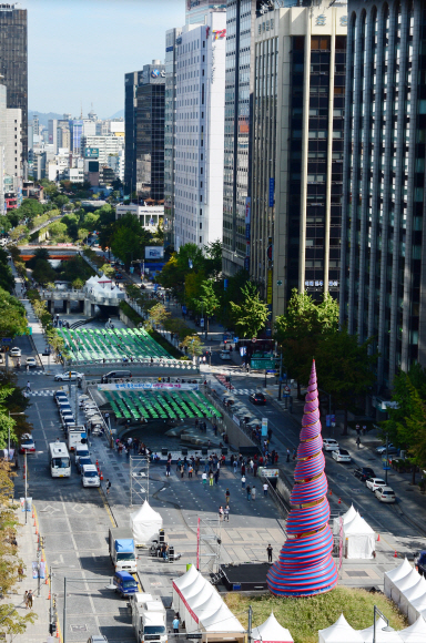 청계천 고가도로가 철거된 뒤 새롭게 단장된 모습. 서울신문 DB