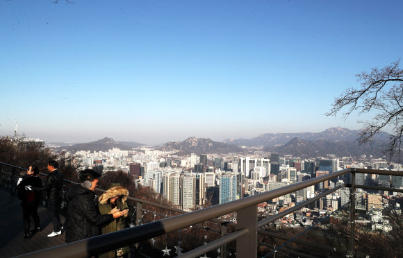 하늘은 푸르고 기온은 뚝