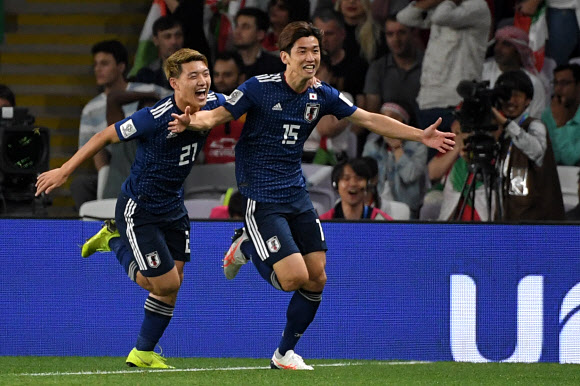일본은 28일(현지시간) 아랍에미리트(UAE) 알아인의 하자 빈 자예드 경기장에서 열린 아시안컵 준결승에서 이란을 3-0으로 완파하고 결승에 진출했다. EPA 연합뉴스
