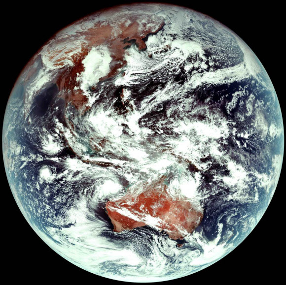 천리안 위성 2A호가 촬영한 전 지구