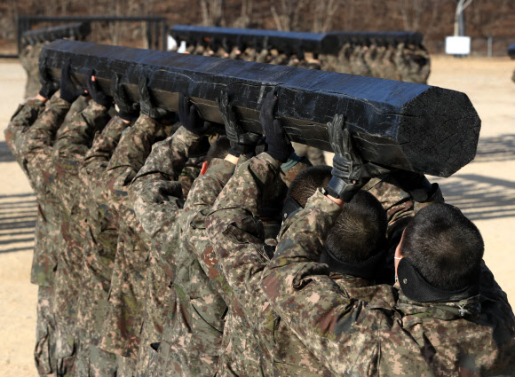 해군 훈련병 목봉체조