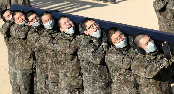 “힘들지만 전우를 믿습니다.”