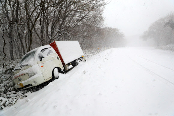 제주 516도로 눈길 사고