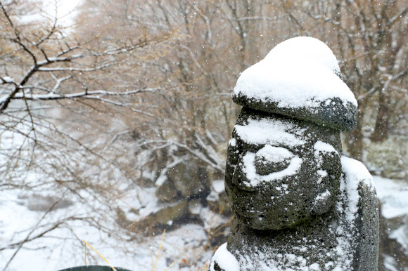 눈 모자 쓴 돌하르방