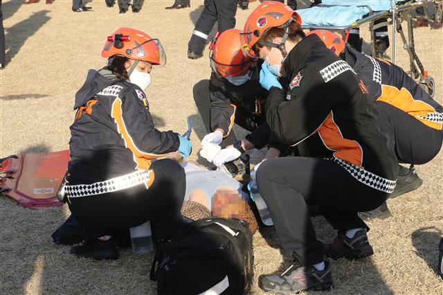 ‘국회 차량 분신 시도 추정 남성...3도 화상’