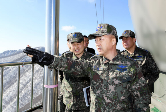 격오지부대 방문한 이왕근 공군참모총장
