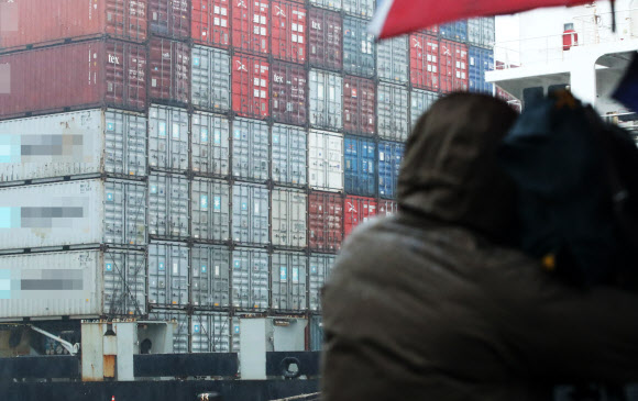 필리핀에 불법수출된 폐기물 국내 도착