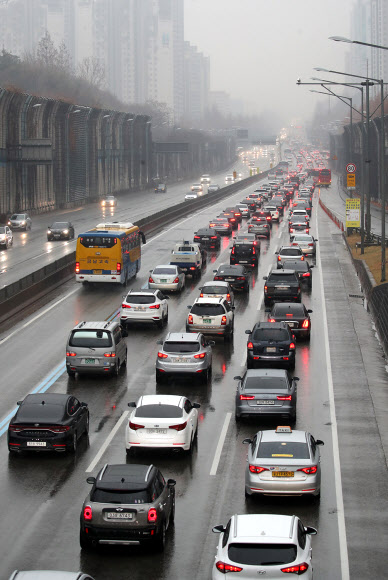 ‘빗길운전 조심히 다녀요세요’