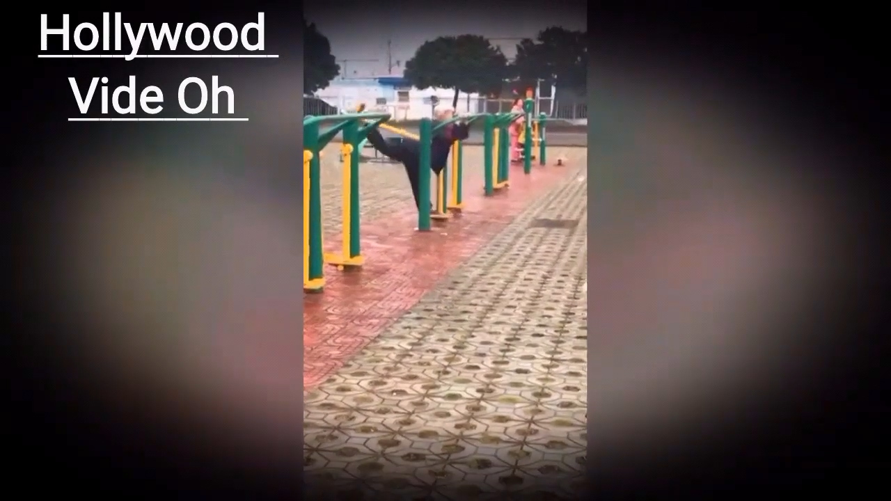 중국 한 공원에서 운동 중인 노인의 놀라운 유연성(유튜브 영상 캡처)