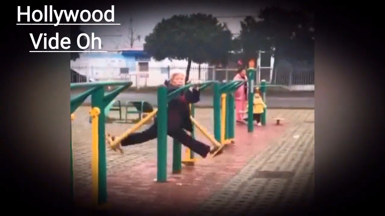 중국 한 공원에서 운동 중인 노인의 놀라운 유연성(유튜브 영상 캡처)