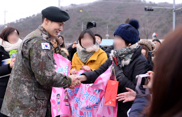 배우 주원, 팬들 향한 특급 서비스