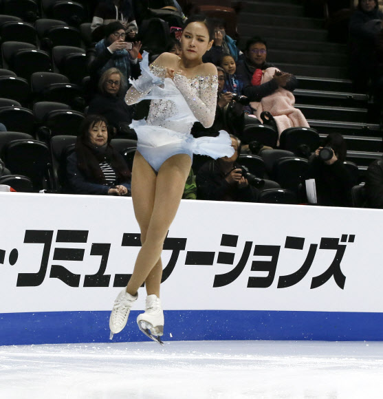 임은수가 7일(현지시간) 미국 캘리포니아주 애너하임에서 열린 국제빙상경기연맹(ISU) 4대륙 선수권대회 여자 싱글 쇼트 프로그램에서 멋진 연기를 펼치고 있다.  EPA 연합뉴스