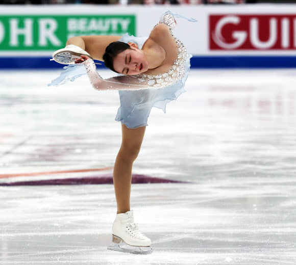 임은수가 7일(현지시간) 미국 캘리포니아주 애너하임에서 열린 국제빙상경기연맹(ISU) 4대륙 선수권대회 여자 싱글 쇼트 프로그램에서 멋진 연기를 펼치고 있다.  EPA 연합뉴스